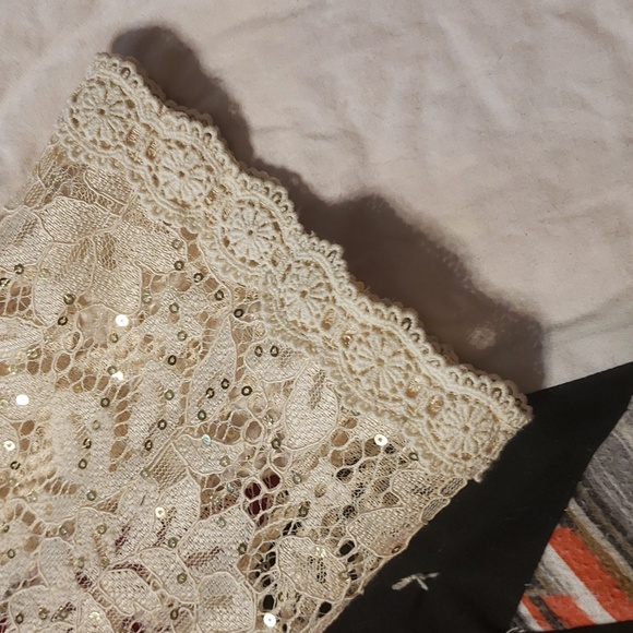 Amanda Collections A Size Top - Picture 9 of 10